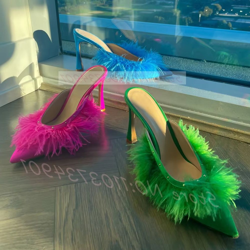 Court Heel Pointed - Mules con tacco in piume di